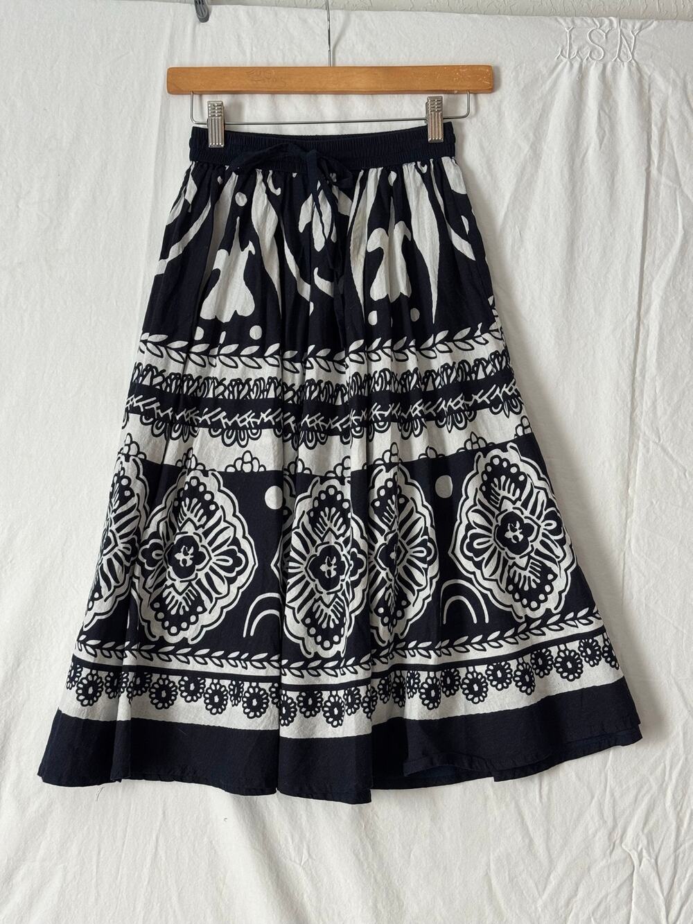 J. Gee Floral Cotton Midi Skirt Navy/White Boho Cottagecore Size S
